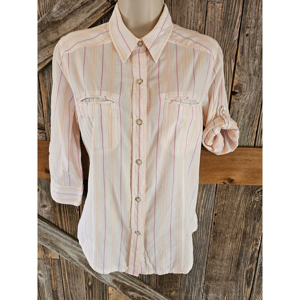 The North Face size medium pearl snap roll tab sleeve embroidered accent stripes